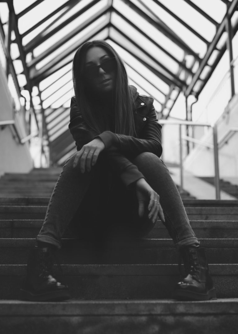 street style urban cool Deggendorf fashion Sonnenbrille Stiefel shooting 